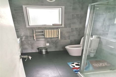 Photo of property in 685 Beach Road, Rothesay Bay, Auckland, 0630