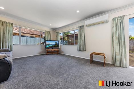 Photo of property in 52 Belfry Place, Wattle Downs, Auckland, 2103