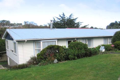 Photo of property in 3 Shrimpton Way, Newlands, Wellington, 6037