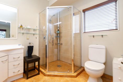 Photo of property in 15 Sycamore Crescent, Fitzherbert, Palmerston North, 4410