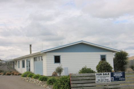 Photo of property in 36 Hennessy Street East, Foxton Beach, Foxton, 4815