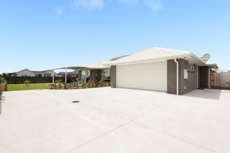 Photo of property in 79 Dunkeld Drive, Papamoa, 3118