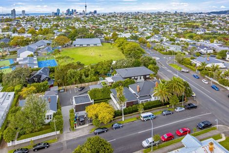 Photo of property in 213 Jervois Road, Herne Bay, Auckland, 1011