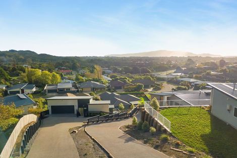 Photo of property in 68 Kakariki Grove, Waikanae, 5036