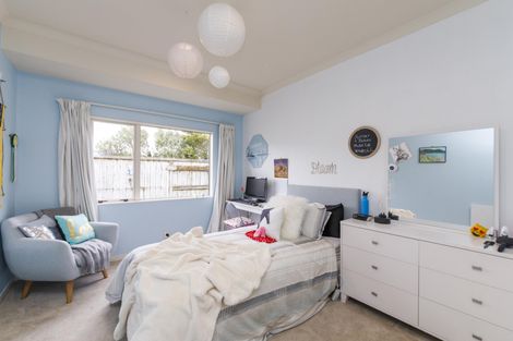 Photo of property in 15 Sycamore Crescent, Fitzherbert, Palmerston North, 4410