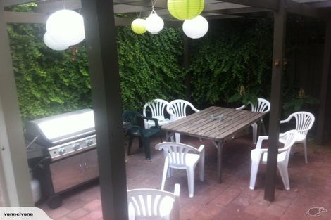 Photo of property in 2/16 Malters Place, Browns Bay, Auckland, 0630