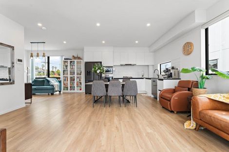 Photo of property in 1/258 Lake Road, Hauraki, Auckland, 0622