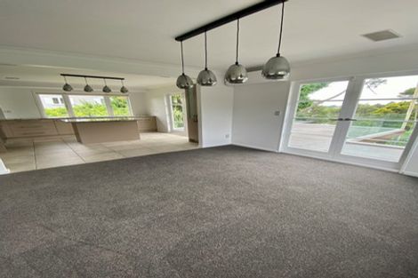 Photo of property in 26 West Lynn Road, Titirangi, Auckland, 0604