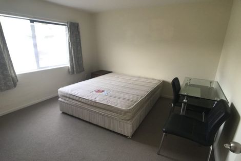 Photo of property in 28b Roberts Road, Glenfield, Auckland, 0629