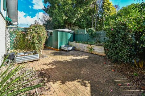 Photo of property in 27 Mirrabooka Avenue, Botany Downs, Auckland, 2010