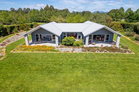 Photo of property in 10 Birdie Way, Martinborough, 5711
