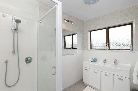 Photo of property in 2 Caledonia Place, Highlands Park, New Plymouth, 4312