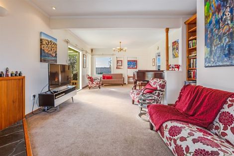 Photo of property in 323 Main Road, Tawa, Wellington, 5028