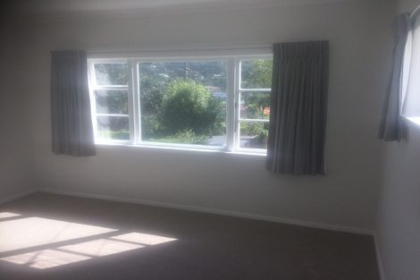 Photo of property in 2 Franklyn Road, Tawa, Wellington, 5028