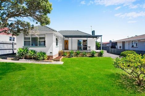 Photo of property in 12 Tamariki Avenue, Kelston, Auckland, 0602