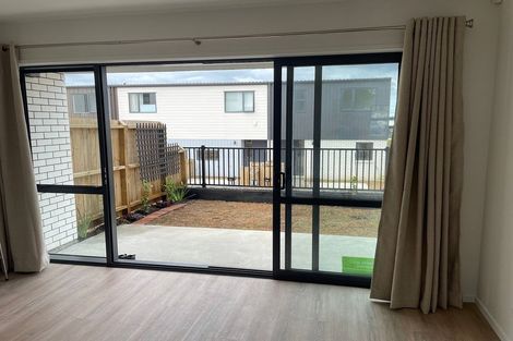 Photo of property in 16 Clay Works Lane, New Lynn, 0600