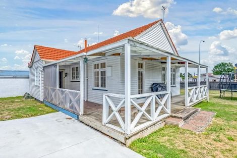 Photo of property in 1006 Tremaine Avenue, Roslyn, Palmerston North, 4414