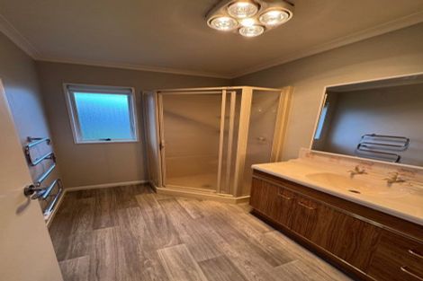 Photo of property in 2/281 Memorial Avenue, Burnside, Christchurch, 8053