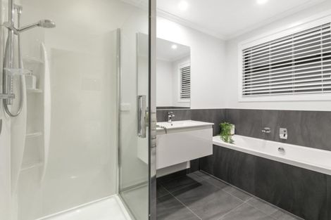 Photo of property in 4 Harding Drive, Papamoa Beach, Papamoa, 3118