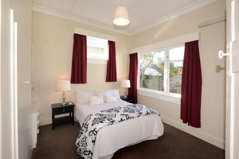 Photo of property in 25 Hargest Crescent, Saint Kilda, Dunedin, 9012
