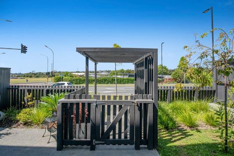 Photo of property in 169 Millwater Parkway, Silverdale, 0932