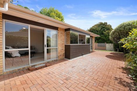 Photo of property in 22 Vanderbilt Parade, Albany, Auckland, 0632