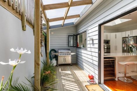 Photo of property in 42 Ribble Street, Island Bay, Wellington, 6023