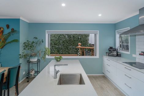 Photo of property in 56 Hahei Beach Road, Hahei, Whitianga, 3591