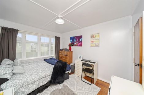 Photo of property in 2 Gladstone Street, Hawera, 4610