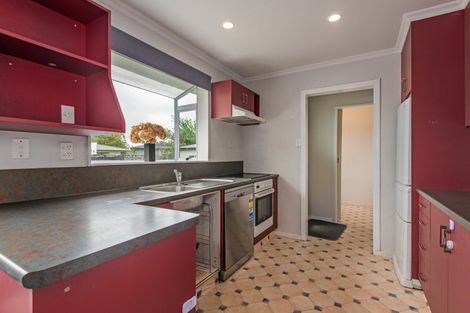 Photo of property in 32 Cumberland Place, Kelvin Grove, Palmerston North, 4414