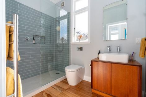 Photo of property in 187 Onepu Road, Lyall Bay, Wellington, 6022