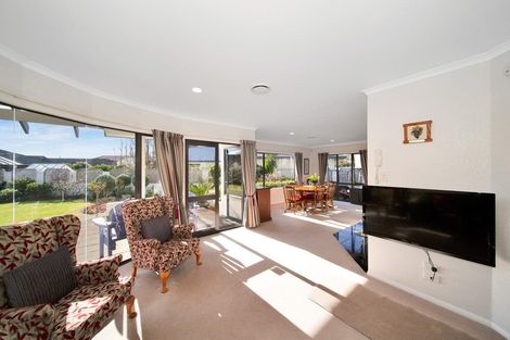 Photo of property in 12 Taylor Place, Merrilands, New Plymouth, 4312