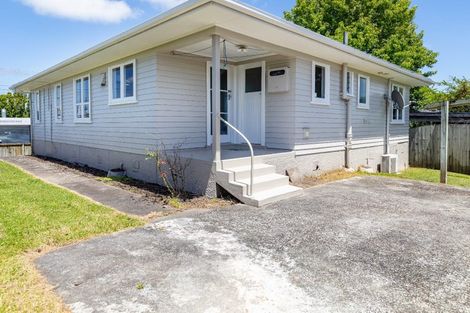 Photo of property in 3 Phelps Place, Glendene, Auckland, 0602