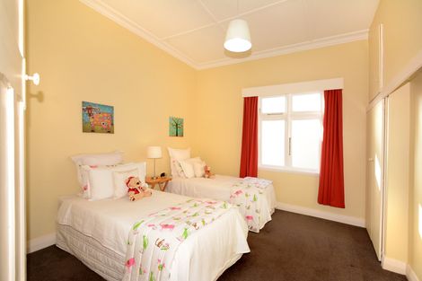 Photo of property in 25 Hargest Crescent, Saint Kilda, Dunedin, 9012