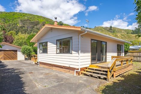 Photo of property in 71 Elizabeth Street, Waikanae, 5036