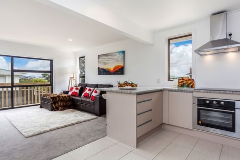 Photo of property in 22 Sylvan Crescent, Te Atatu South, Auckland, 0610