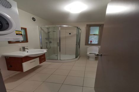 Photo of property in 39 Akaroa Drive, Maupuia, Wellington, 6022