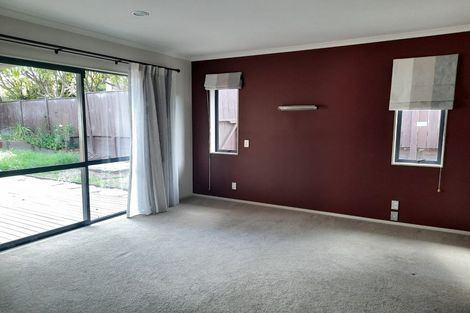 Photo of property in 4 Middlefield Drive, East Tamaki Heights, Auckland, 2016