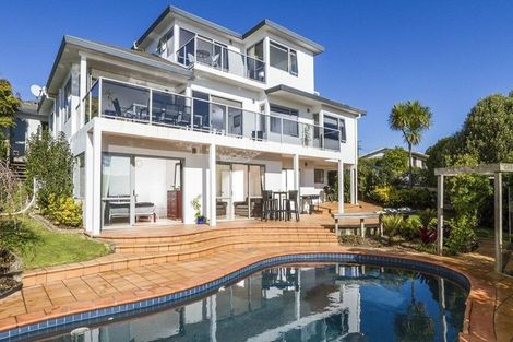 Photo of property in 18 Beechwood Road, Rothesay Bay, Auckland, 0630