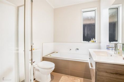 Photo of property in 3 Waiarohia Place, Hobsonville, Auckland, 0616