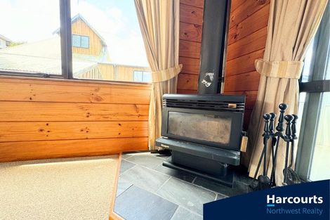 Photo of property in 6a Cambric Place, Botany Downs, Auckland, 2010