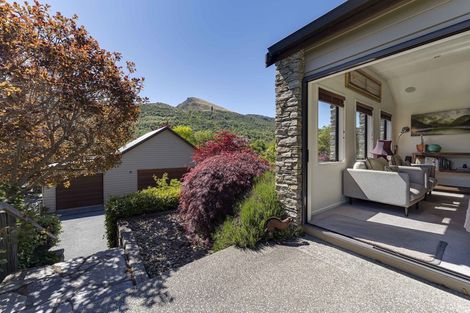 Photo of property in 6 Chartres Lane, Arrowtown, 9302