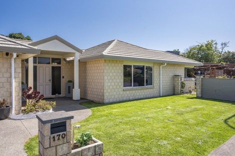 Photo of property in 170 Guildford Drive, Paraparaumu Beach, Paraparaumu, 5032