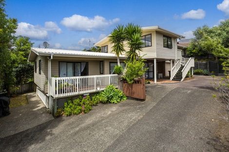 Photo of property in 34 Unsworth Drive, Unsworth Heights, Auckland, 0632