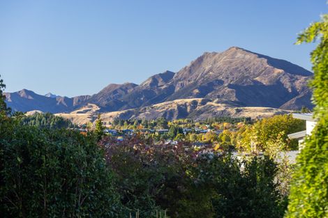 Photo of property in 8 Kennedy Crescent, Wanaka, 9305
