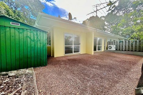 Photo of property in 2/22 Chivalry Road, Glenfield, Auckland, 0629