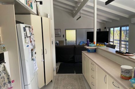 Photo of property in 42 Holyoake Place, Chatswood, Auckland, 0626