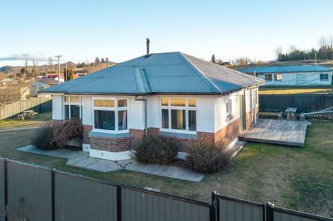 Photo of property in 1 Plunket Street, Omakau, 9376