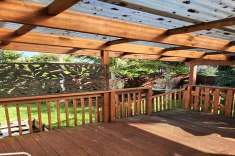 Photo of property in 1/212 Sunnynook Road, Totara Vale, Auckland, 0627