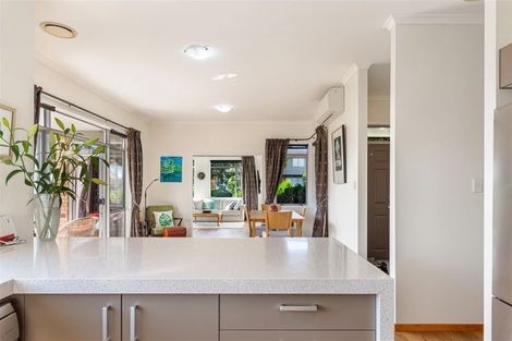 Photo of property in 10 Seamount Drive, Red Beach, 0932